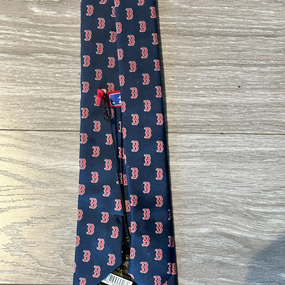 NWT Eagles Wind Boston Red Sox Print Silk Tie